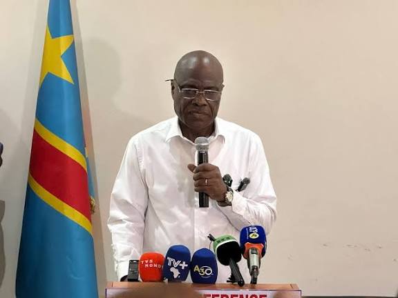Martin Fayulu s’oppose à tout troisième mandat de Félix Tshisekedi Martin Fayulu s’oppose à tout troisième mandat de Félix Tshisekedi